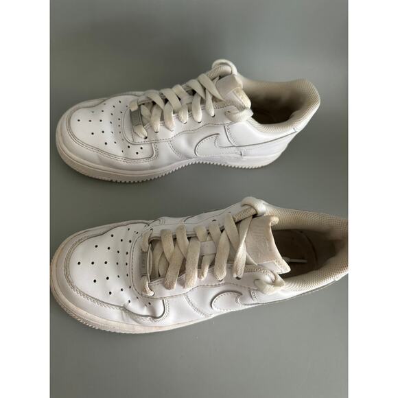 Nike Air Youth Size 6 White Leather Big Kids - Picture 2 of 5